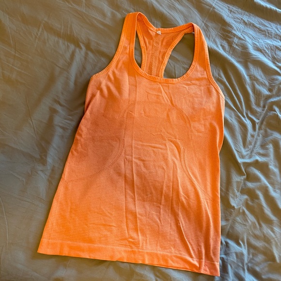 Lululemon Swiftly Tech Tank size 6. - Picture 3 of 3